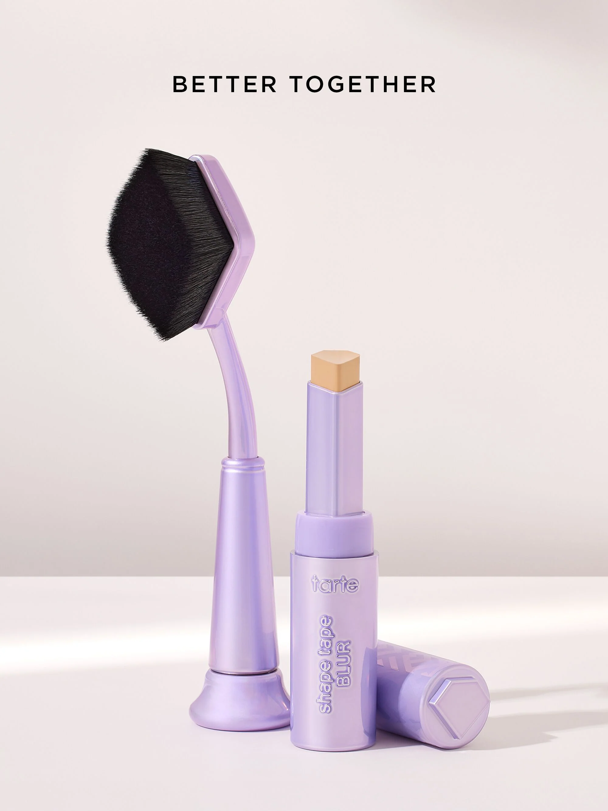 shape tape™ blur concealer brush - Image 5