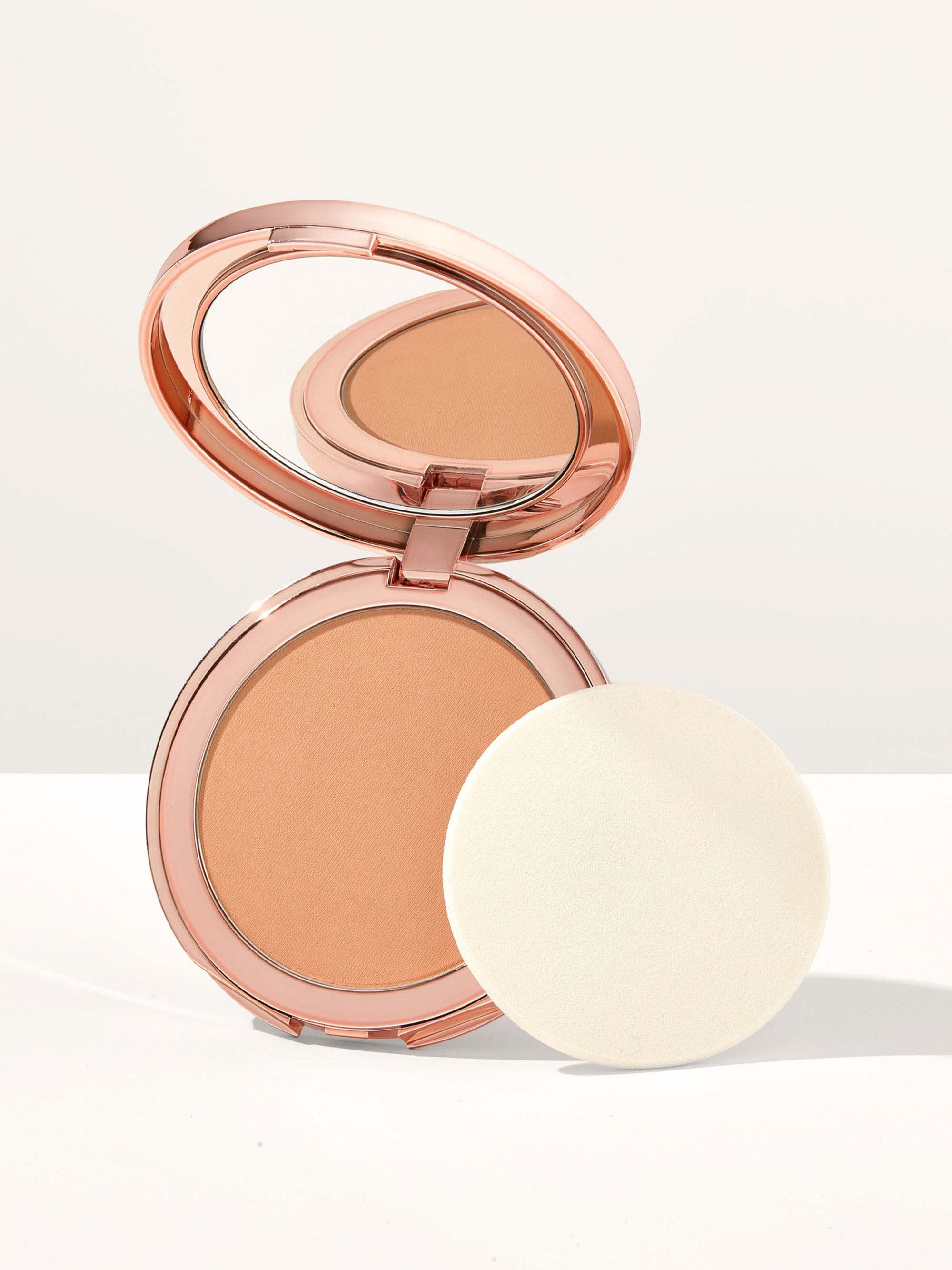 smooth operator™ Amazonian clay tinted pressed finishing powder - Image 7