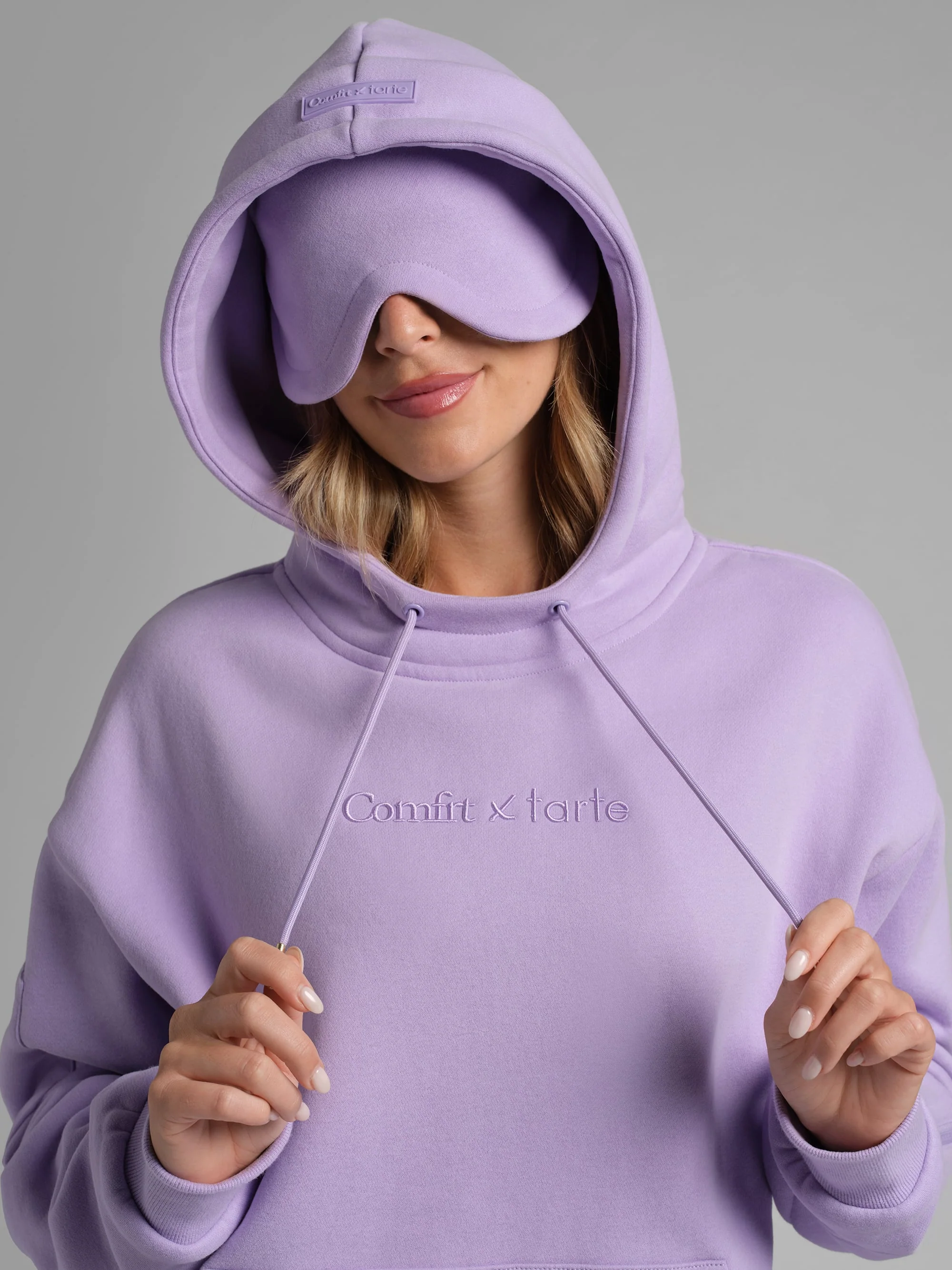 tarte x Comfrt airplane mode travel hoodie - Image 10