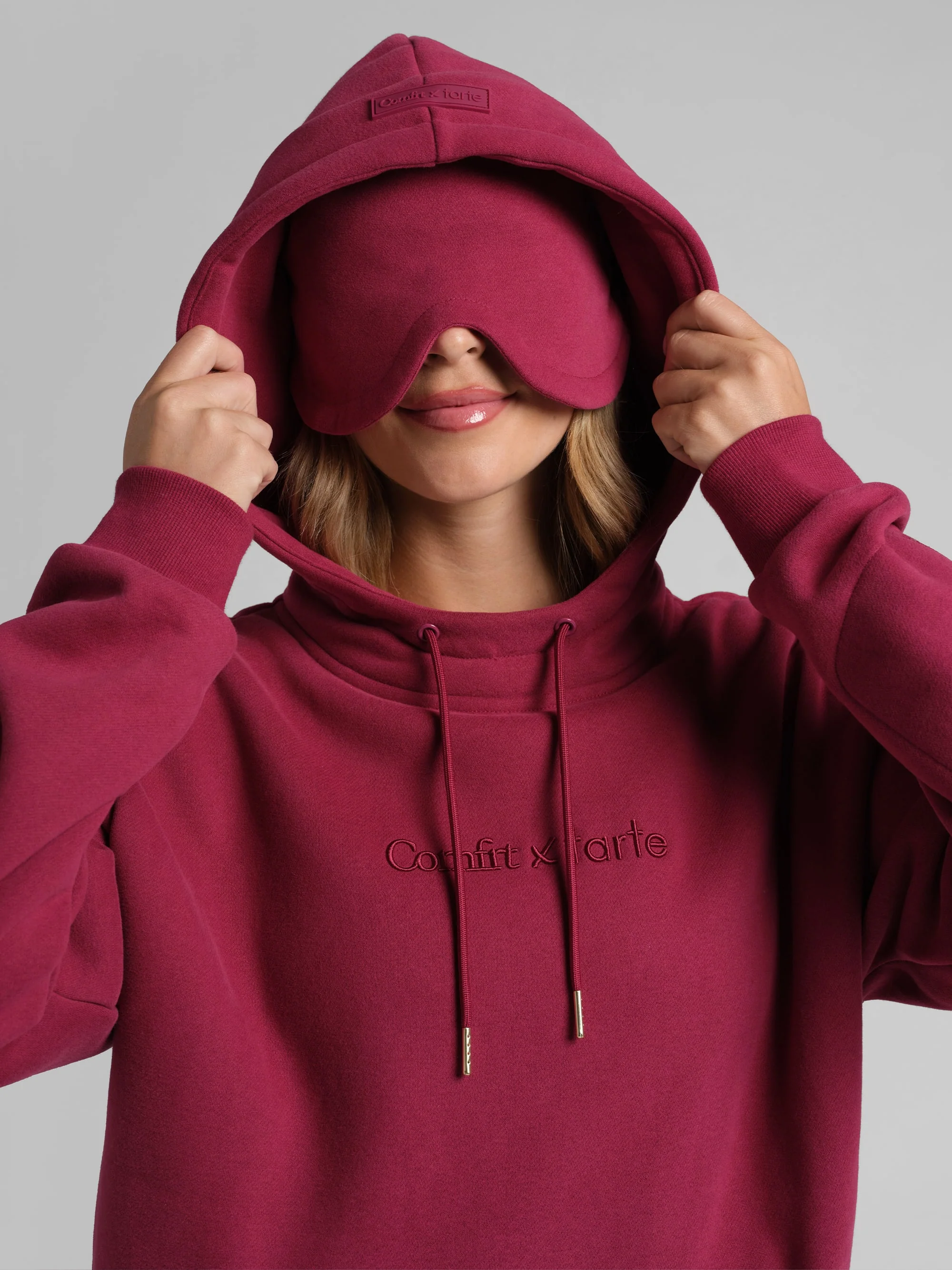 tarte x Comfrt airplane mode travel hoodie - Image 16