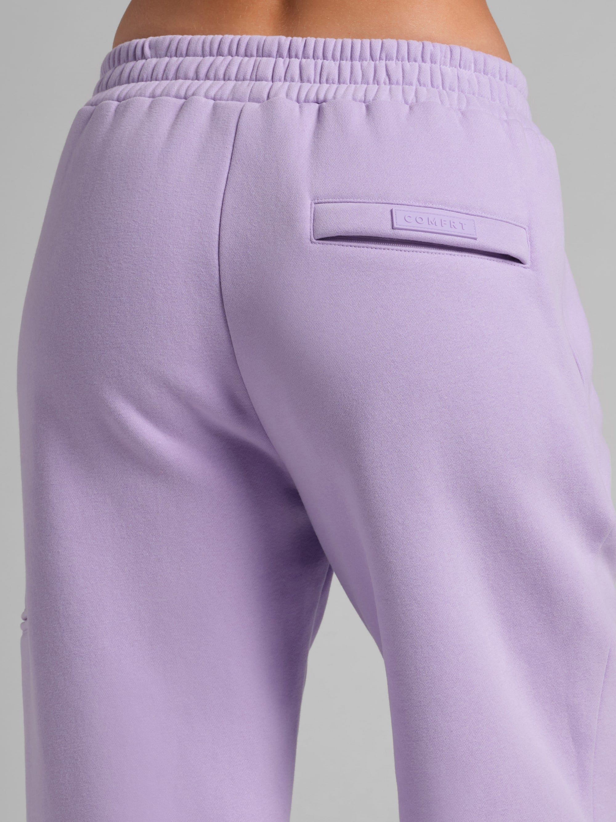 tarte x Comfrt airplane mode travel sweatpants - Image 25