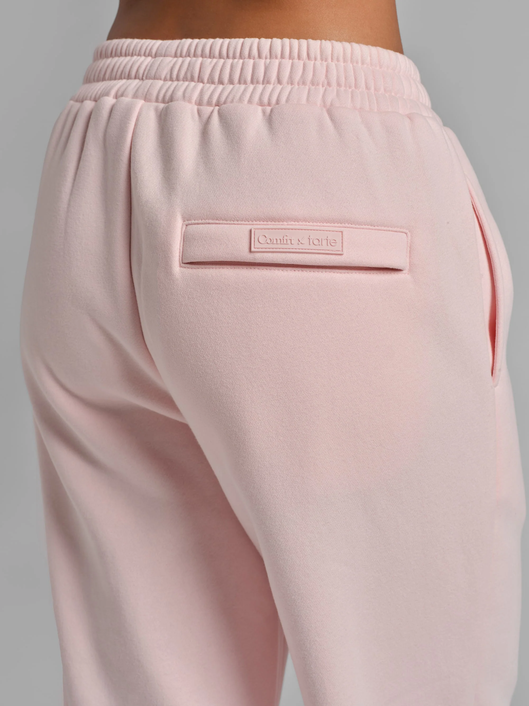 tarte x Comfrt airplane mode travel sweatpants - Image 36