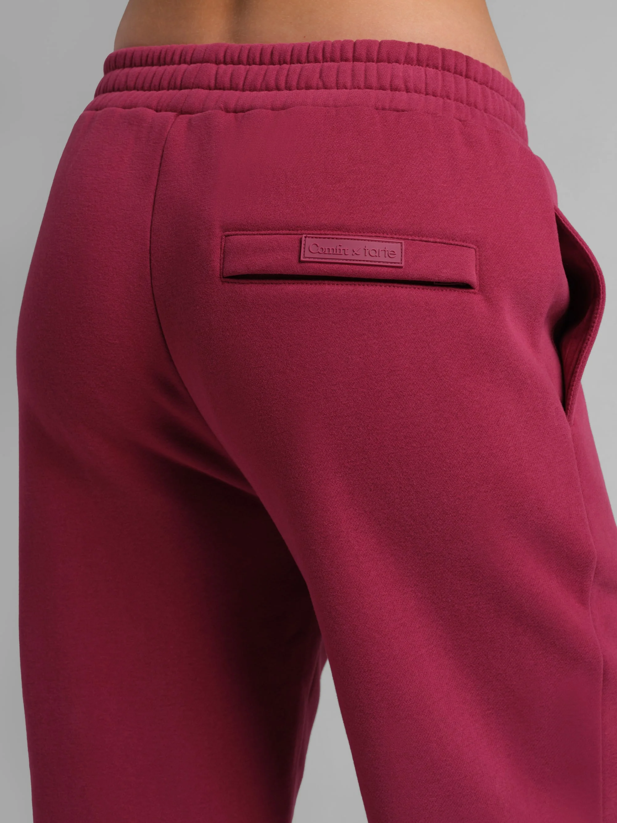 tarte x Comfrt airplane mode travel sweatpants - Image 41